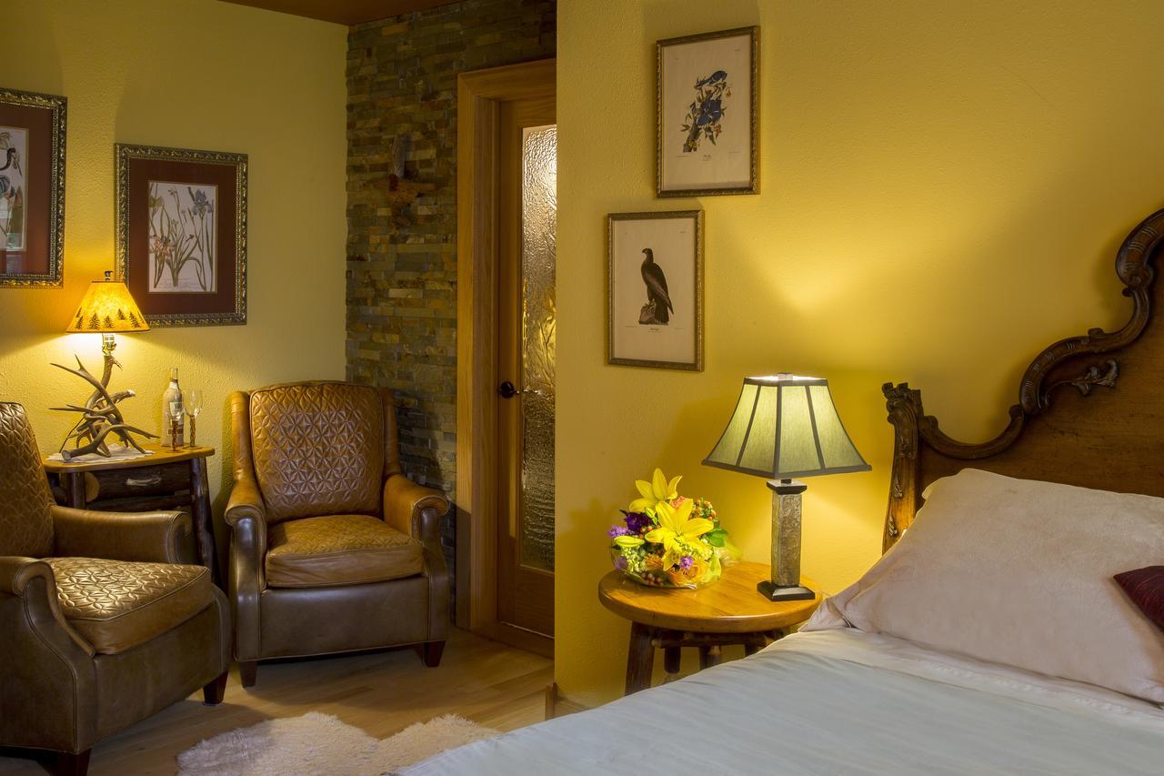 Hidden Serenity Bed And Breakfast West Bend Exterior photo